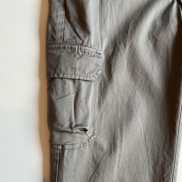 Gap Cotton Sateen Cropped Cargo Pants-Gray-NWT- Size 10 - Picture 4 of 8